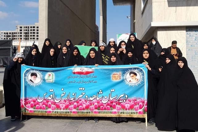 طنین فریاد «مرگ بر آمریکا» در میدان شهدا با حضور دانش‌آموزان شاهد ارض‌اقدس