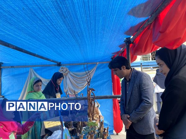 برگزاری بازارچه کسب‌ و کار دانش‌آموزی جشنواره نوجوان خوارزمی در الیگودرز