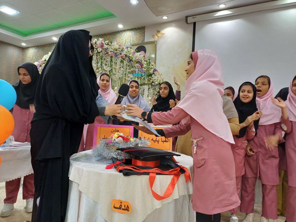 برگزاری مراسم جشن الفبا و جشن فارغ التحصیلی دبستان دخترانه هدف کاشمر