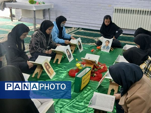 محفل انس با قرآن در دبیرستان دخترانه فاطمیه 