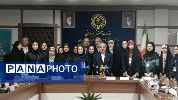 دانش‌آموزان در مسیر ساخت ایران