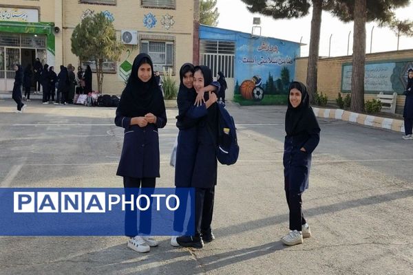 آغاز سال تحصیلی جدید و گرامیداشت هفته دفاع مقدس در دبیرستان شهید مجید دهنوی نیشابور