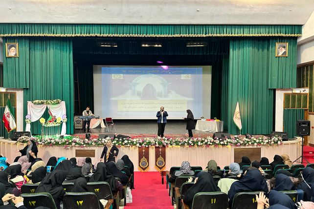 جشن میلاد بانوی آب و آیینه