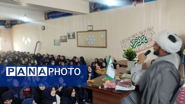  تقدیر از فعالین حجاب و عفاف در دبیرستان شاهد تکتم