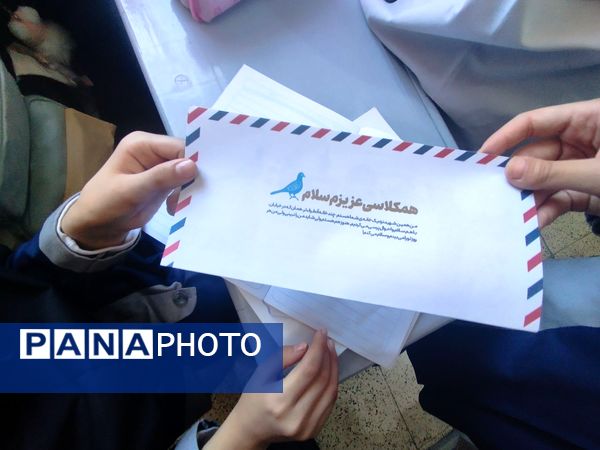 توزیع برگ های کنگره ۱۸۰۰۰شهیدخراسان رضوی 