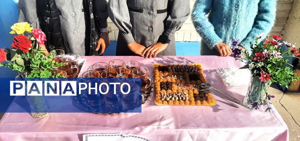 برپایی ایستگاه صلواتی در دبیرستان حاج مهدی روحانی شهرستان خلیل آباد 