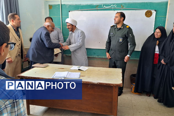آیین تجلیل از معلمان مدارس ایزدخواست