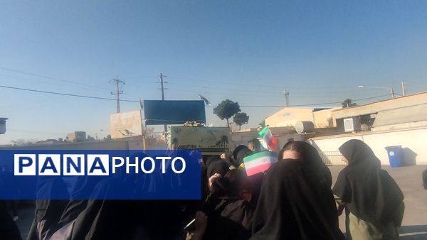 دبیرستان دخترانه صنف پوشاک ناحیه 3 میزبان شهید گمنام