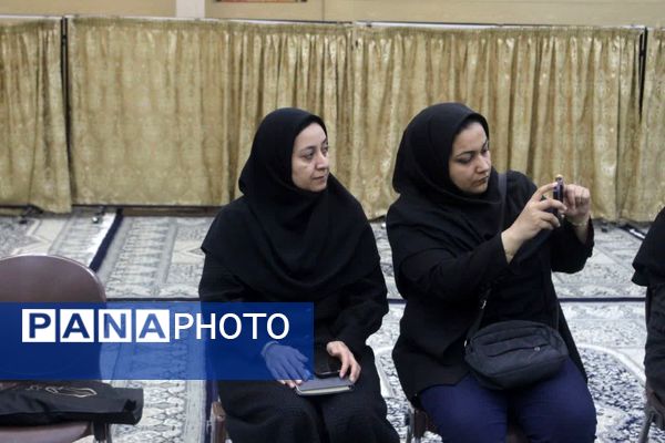 نشست اصحاب رسانه با نماینده ولی فقیه در یزد