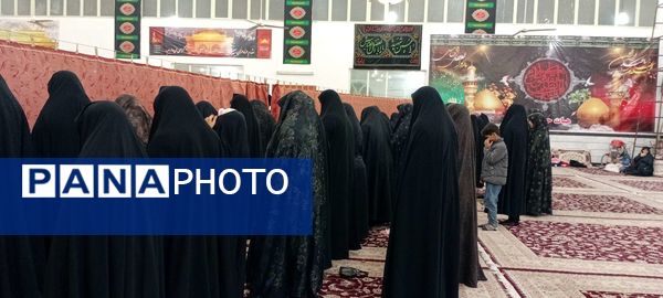 نماز جماعت در شب میلاد حضرت علی(ع) در خلیل آباد