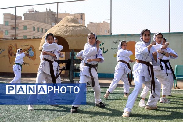 برگزاری المپیاد ورزشی درون مدرسه‌ای در بهارستان‌دو