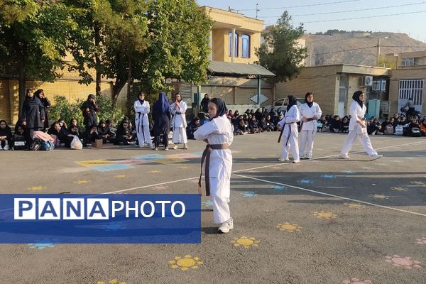 هفته تربیتبدنی در دبیرستان فرشتگان ناحیه ۴شیراز