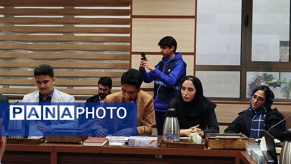 نشست مشورتی و گفت‌و‌گوی بین نسلی معاون سیاسی و اجتماعی استاندار آذربایجان شرقی