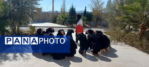 گرامیداشت هفته پدافند غیر عامل در دبیرستان نمونه دولتی برکت خاتم