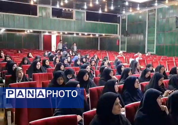 اولین کارگاه از سلسله کارگاه‌های دوره توانمندسازی مربیان پرورشی ناحیه 2 یزد
