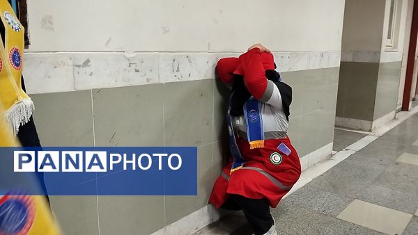 مانور زلزله و ایمنی در مدرسه هوشیار