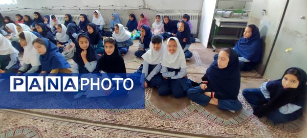 کارگاه آموزشی دانش‌آموزان در هفته پدافند غیرعامل (پدافند زیستی) در مدرسه شهید خاقانی شهرستان شیروان