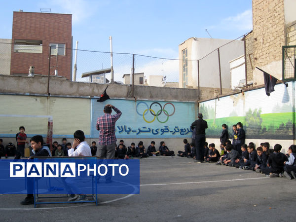 اجرای مانور زلزله در دبستان سمیه قم