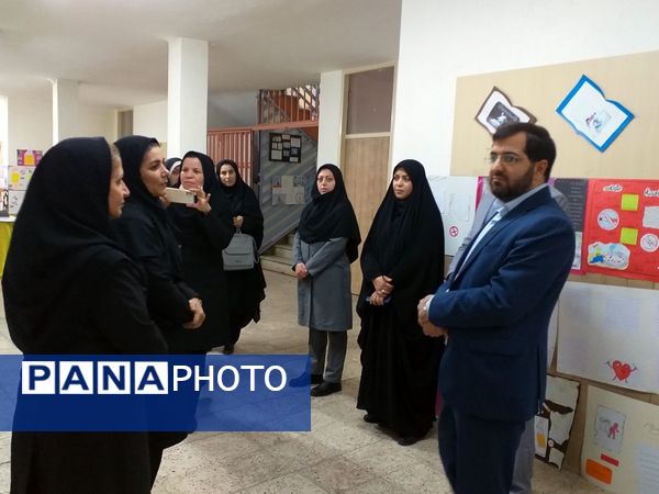 آیین افتتاحیه طرح کانون یاریگران زندگی و برپایی نمایشگاه مبارزه با آسیب‌های اجتماعی در دبیرستان شهید همت ملارد