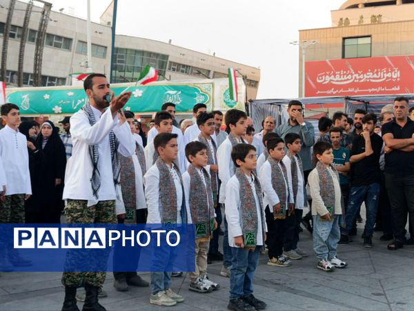 گوشه‌ای از راهپیمایی غدیر خونین در مشهد مقدس