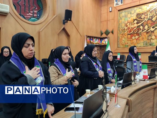 نشست هم‌اندیشی مسئولان سازمان دانش‌آموزی استان فارس روز اول