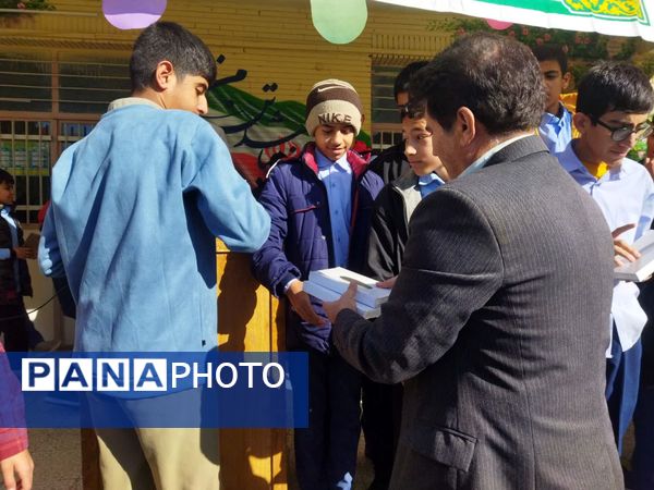 تقدیر از دانش‌آموزان فعال حوزه فرهنگی و مذهبی دبیرستان نمونه دانش