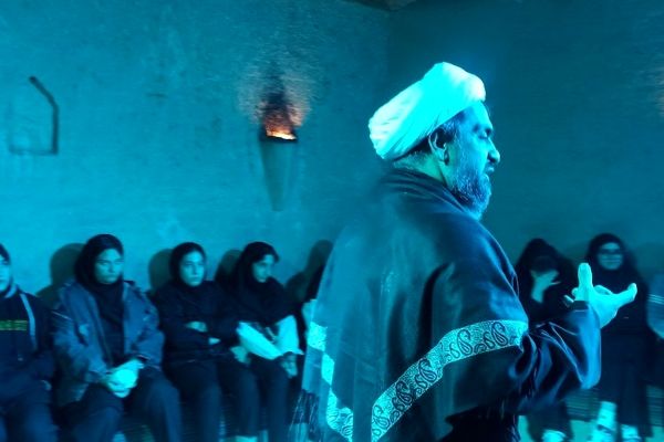 بازدید دانش‌آموزان دبیرستان یادگار امام از کوچه‌های بنی‌هاشم