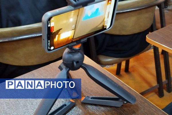 برگزاری کارگاه هوش مصنوعی ، آموزش معکوس و تولیدمحتوا برای سرگروه های آموزشی در ناحیه یک شهرری
