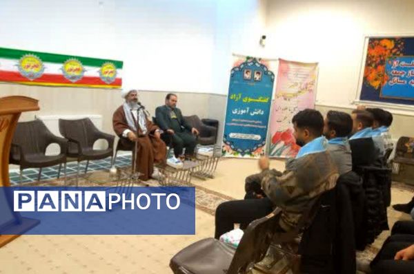 دیدار نمایندگان تشکل‌های دانش‌آموزی مدارس پسرانه مقطع متوسطه دوم کاشمر با امام جمعه