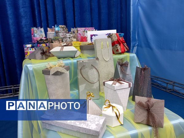 نمایشگاه دست سازه های هنری دختران آفتاب در دالقرآن سازمان فرهنگی شهرداری اسلامشهر