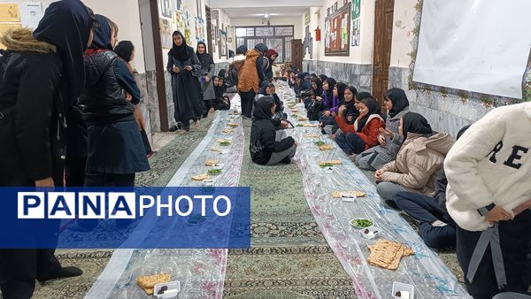 برپایی سفره افطاری در دبیرستان عطیه ناحیه هفت 