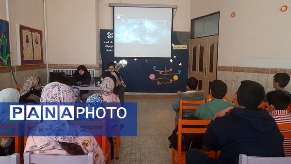 نشست بر مدار هشتم در کانون پرورشی فکری کودکان و نوجوانان