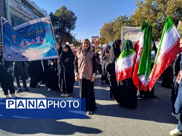 راهپیمایی 13 آبان با حضور حداکثری دانش آموزان در شهرستان نیشابور 