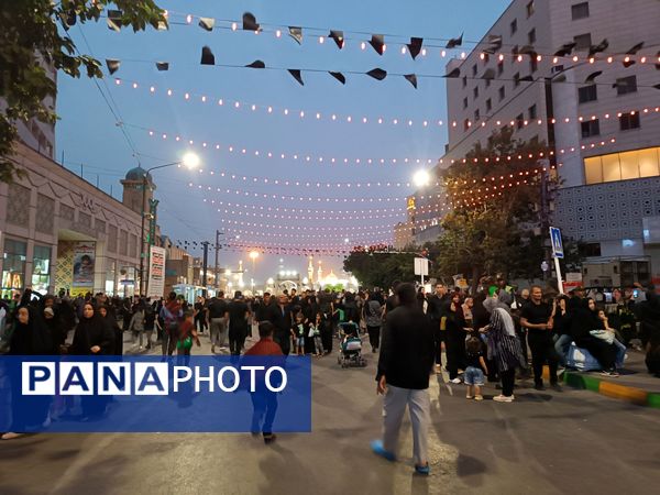 حال‌وهوای خیابان‌های مشهد در شب شهادت امام رضا(ع)