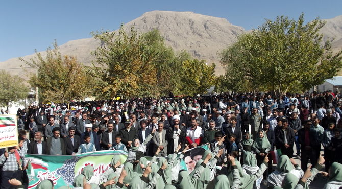 خروش دانش‌آموزان  شهر اردل در روز استکبار جهانی