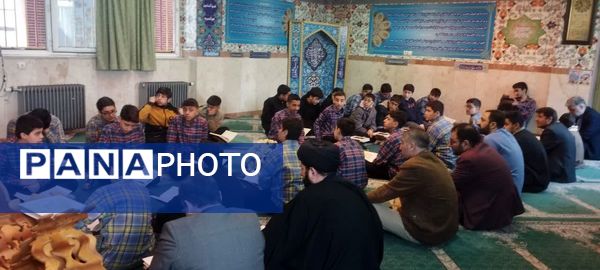 محفل انس با قرآن در دبیرستان شهدای مدافع حرم منطقه ۱۰