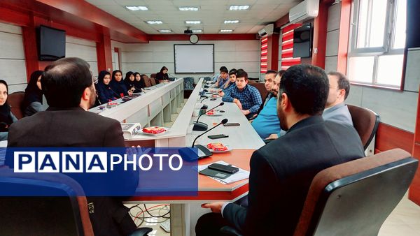 تقدیر از دانش‌آموزان برگزیده علمی‌پژوهشی در اداره آموزش و پرورش شهرستان ملارد