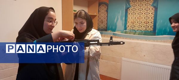 آموزش عملی آمادگی دفاعی در دبیرستان فرزانگان استعداد درخشان ملارد