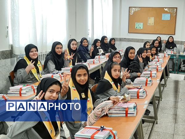 جشن جوانه‌ها ویژه دانش آموزان پایه هفتم در مدرسه حسن‌زاده اصفهانی ناحیه دو