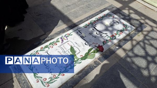 فرهنگیان منطقه ۱۴ تهران، به سرداران شهید جنگ ۱۲ روزه ادای احترام کردند