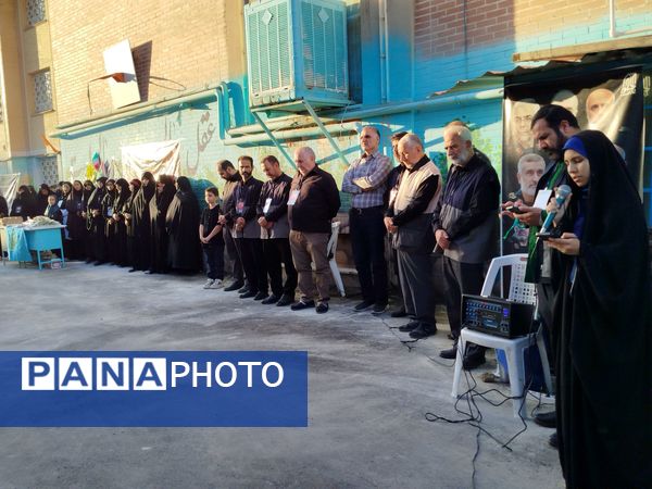 موکب باب‌الجواد؛ میزبانی از زائران با شمیم رضوی در مدرسه جمال فریدزاده 