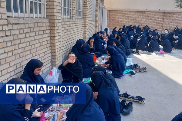 صبحی سالم در دبیرستان دخترانه فرهنگ قرچک