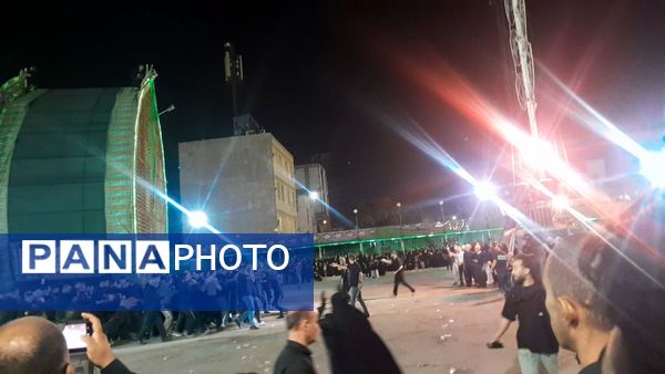 مراسم نخل‌گردانی شب عاشورا در حسینیه شهرک شهید فهمیده کرج