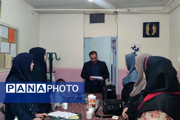 دیدار و تکریم مسئولین شهری با فرهنگیان دبستان ستایش و صابران یک به مناسبت هفته معلم