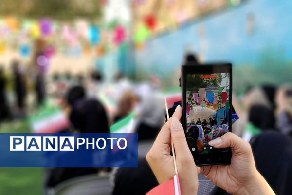 جشن شکفتن غنچه‌ ها، در دبستان مهرتابان بهارستان دو