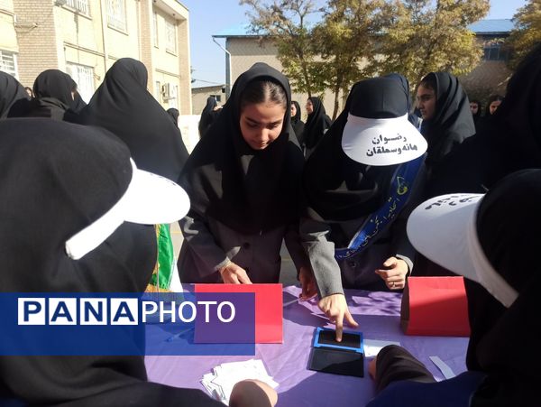 طلیعه‌‌ای از مدیریت آینده؛ انتخابات شورای دانش‌آموزی در دبیرستان رضوان