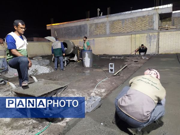بهسازی کف مدارس خاکی رودان با همت خیرین و گروه‌های جهادی
