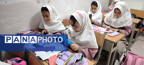 نقاشی دانش‌آموزان دبستان ارمغان هستی ناحیه سه کرج به مناسبت روز استاندارد