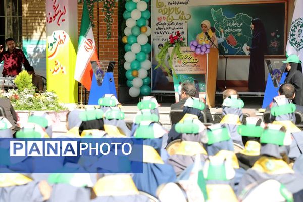 جشن عاطفه‌ها در دبیرستان ۱۳ آبان تبریز