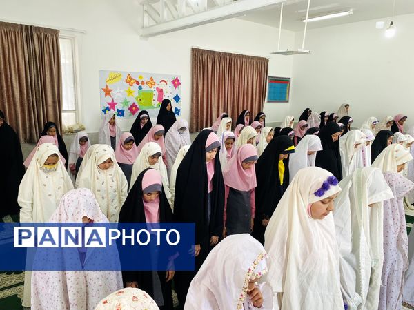 نواختن زنگ جشن نیکوکاری در دبستان زینب قهرمانی مه ولات